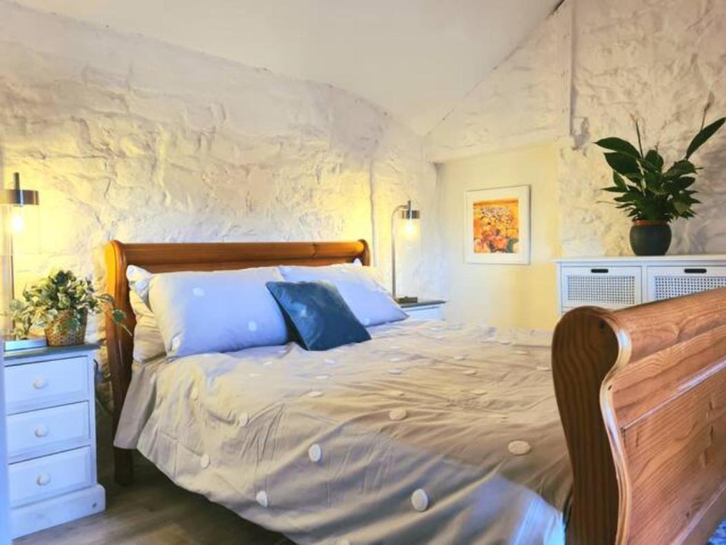 Historic Property With Stunning Views Hennock Eksteriør bilde